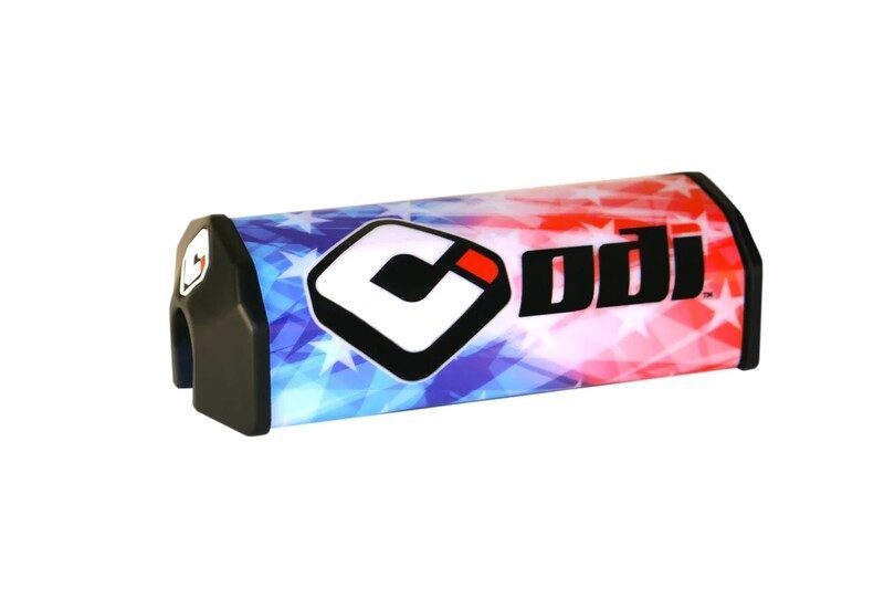 800Wx800H-1081124002-1.jpg Mousse de guidon ODI RC4 Signature 195mm Rouge – Image 1