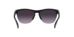 lunettes de soleil oakley frogskins lite verres prizm grey gradient monture matte black